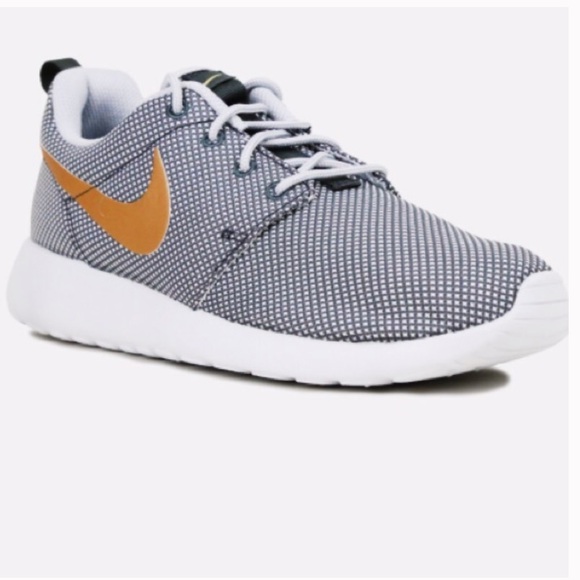 Nike Roshe One Running Shoe {Grey/Gold/White} 7.5 - Picture 2 of 8